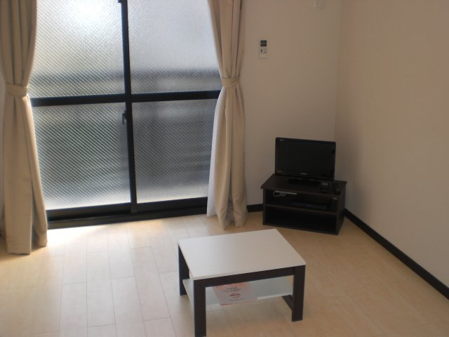 レオネクストフローラ鈴蘭台の居間・リビング|薄型テレビが付いていますよ！