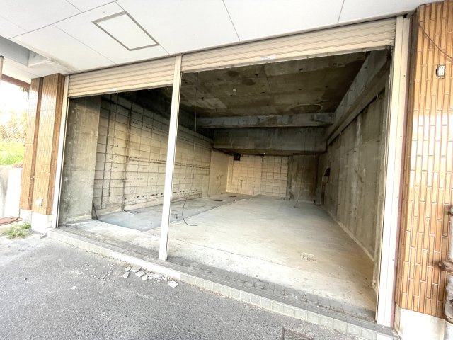 メゾン作の山の駐車場