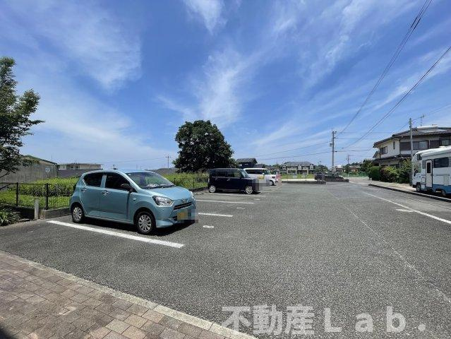 エミスフェールの駐車場