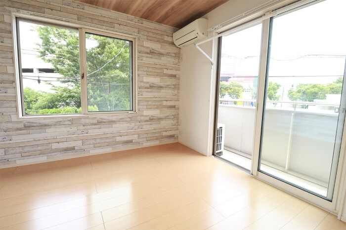 Apt.NRTの居間・リビング