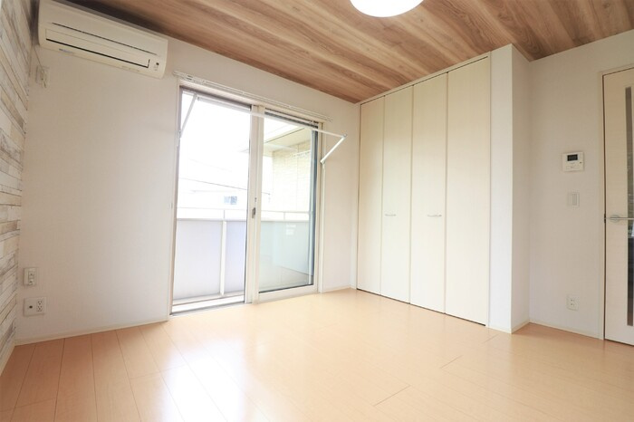 Apt.NRTの居間・リビング