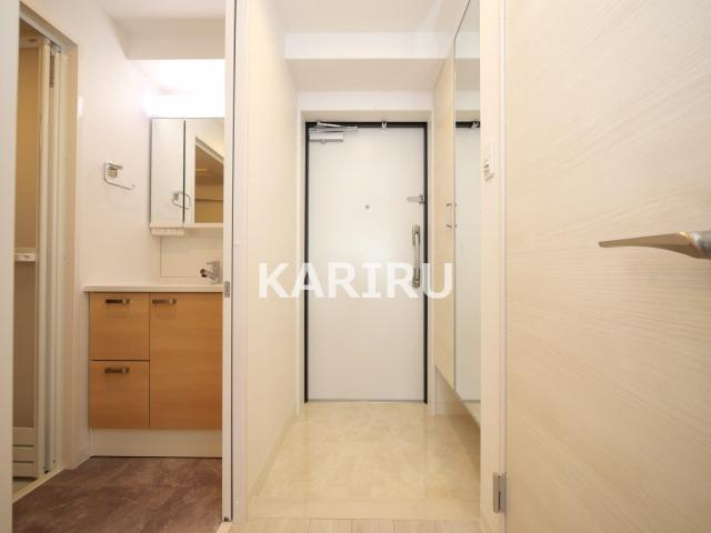 Alivis北梅田の玄関