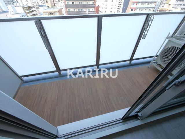 Alivis北梅田のバルコニー