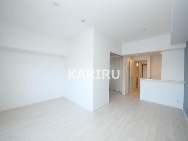 Alivis北梅田の居間・リビング