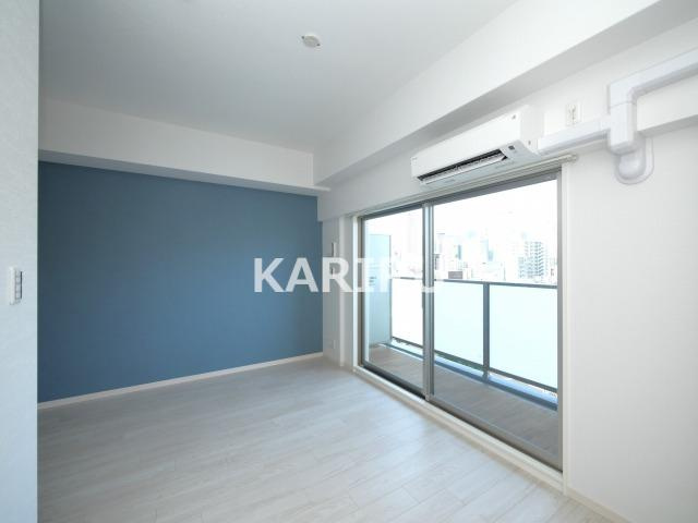 Alivis北梅田の洋室