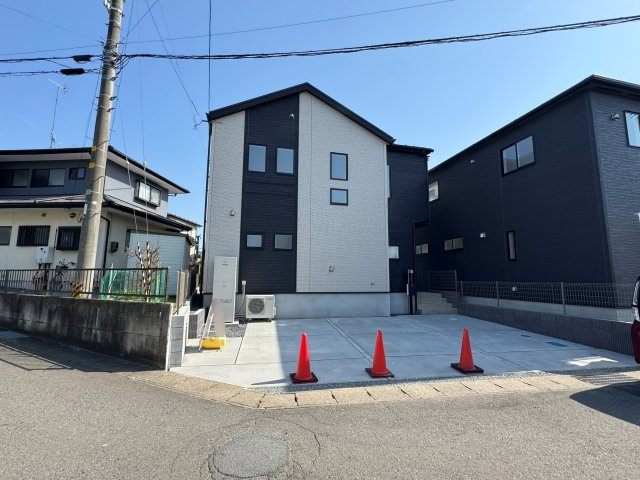 新築戸建・建売　郡山市大槻町原田東　BLOOMING GARDEN　全3棟の前面道路含む現地写真