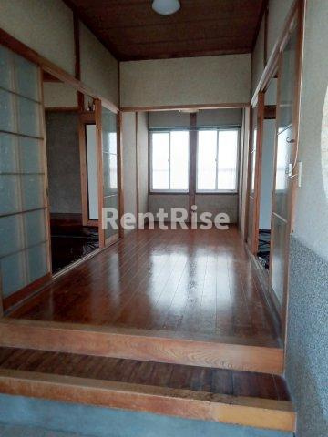 泉借家の居間・リビング