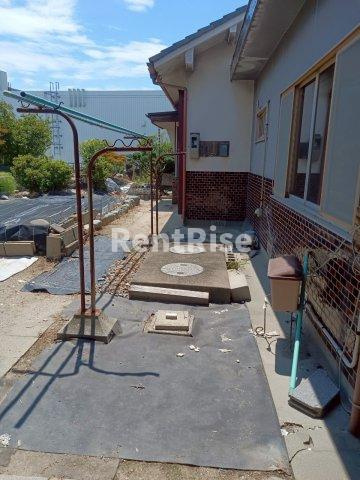 泉借家の駐車場