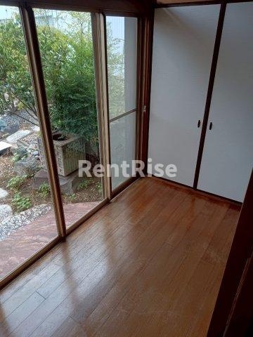 泉借家の居間・リビング