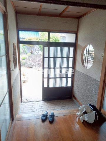 泉借家の玄関