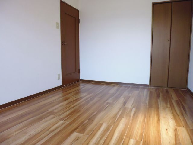 ポートパレの洋室