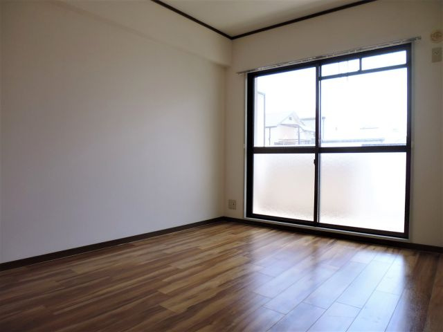 ポートパレの洋室