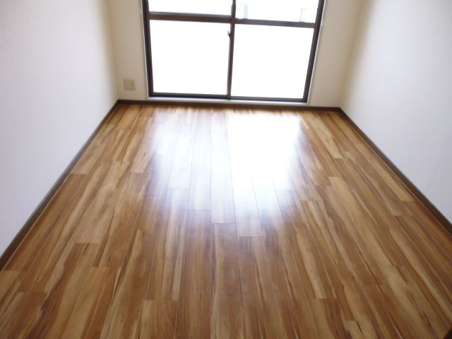 ポートパレの洋室