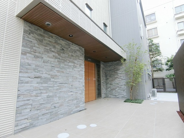 （シニア限定）ヘーベルVillage武蔵野城山通りの外観|★高級感のあるエントランス★