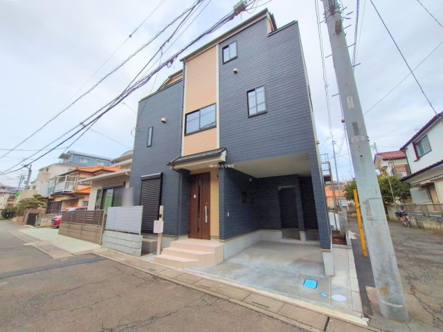 富士見市鶴瀬東２丁目の新築一戸建の外観|2025年3月撮影
鶴瀬駅徒歩8分の好立地！
緑豊かな公園が徒歩1分の近さにあり、落ち着いた住環境です。
南東角地に建つ3LDKの新築一戸建て！

資料請求やご見学などお気軽にお問い合わせください。