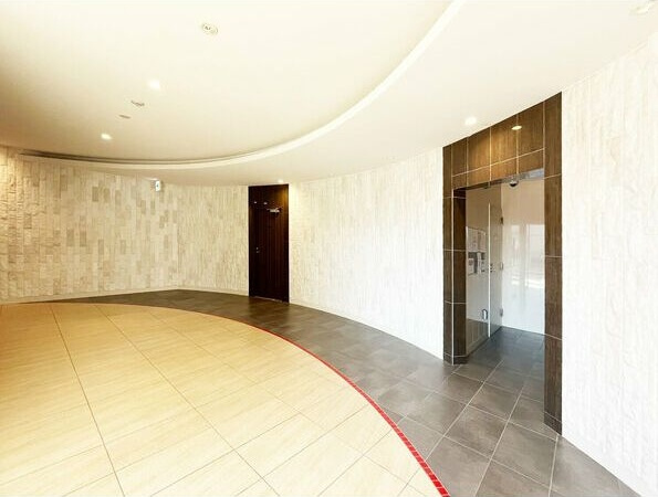 セレニテ江坂ルフレのロビー