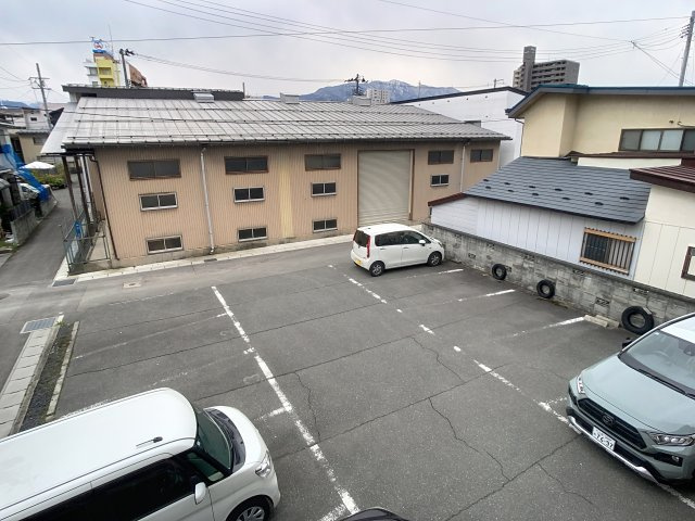 コーポ麻生1号棟　の駐車場