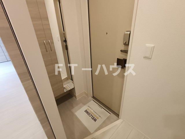 千葉市花見川区南花園１丁目のアパートの玄関