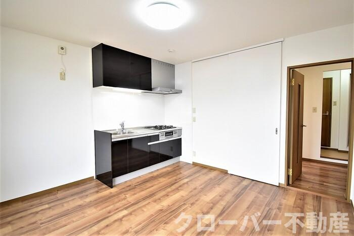 サニーハイム A棟の居間・リビング|ＤＫ８帖