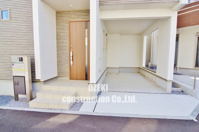 BLOOMING　MAISOＮ　越谷市大里の駐車場