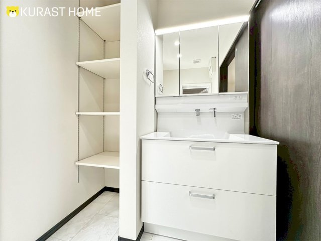 京都市伏見区久我御旅町　新築戸建の独立洗面台