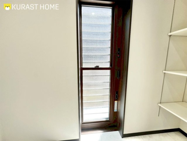 京都市伏見区久我御旅町　新築戸建の洗面所|洗面所勝手口