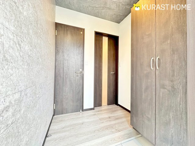 京都市伏見区久我御旅町　新築戸建の玄関