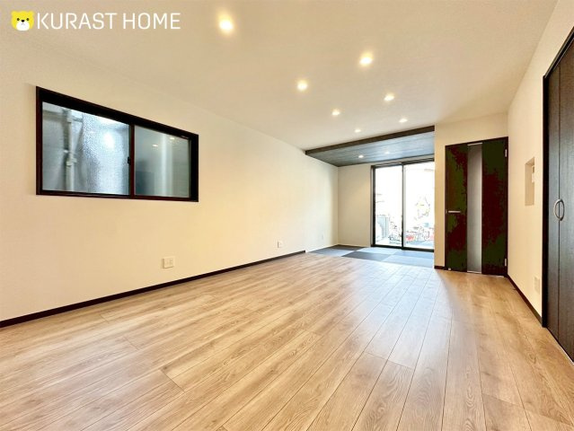 京都市伏見区久我御旅町　新築戸建の居間・リビング