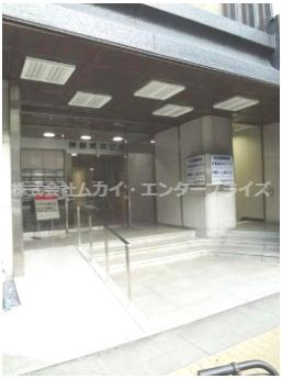 神鋼建設ビルディングのエントランス|ゆとりのあるエントランスです