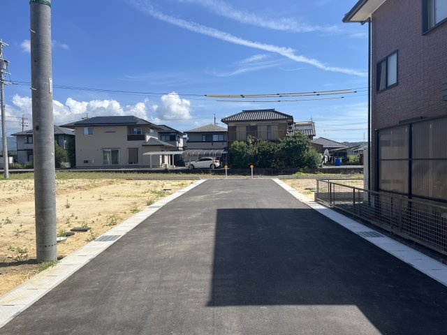 東員町大字鳥取 売土地【全5区画】の前面道路含む現地写真