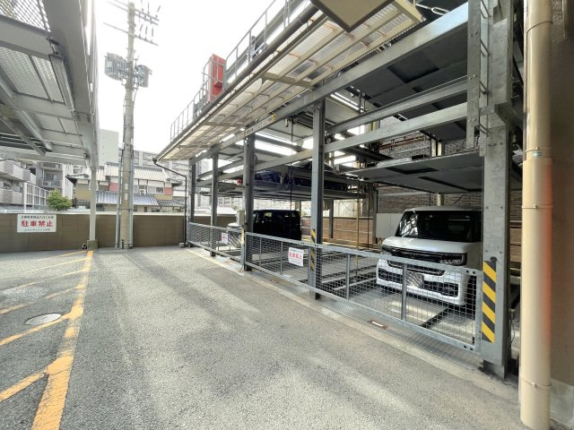 スカイヴィレッジ大宮の駐車場