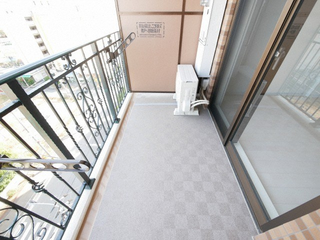 Luxe新大阪αのバルコニー