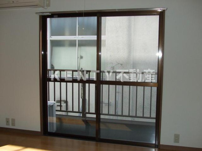 【居間・リビング】 | オザワＳＡＮＴビル | 使いやすい居間です