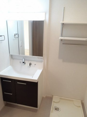 【洗面所】 | ブルジェオンフルール | スペースが確保できる洗面所です