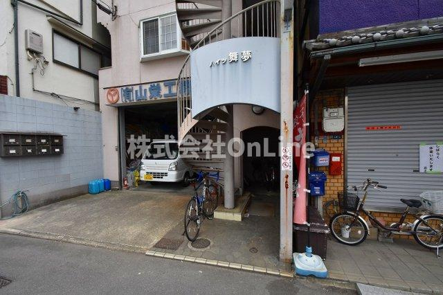 ハイツ舞夢のエントランス