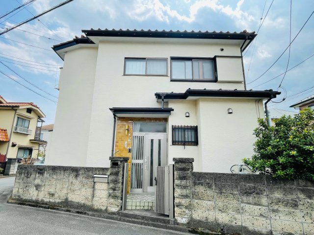 あきる野市雨間　中古戸建の外観|角地で日当たり良好！