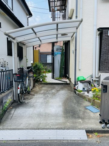 あきる野市雨間　中古戸建の駐車場|カーポート付！小型車１台分(車種による)