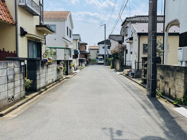あきる野市雨間　中古戸建の前面道路含む現地写真|東側前面道路