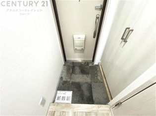 大きな玄関収納付きの玄関です　家族皆様の履物をしっかり収納できます。