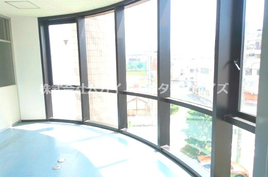 東洋ビルの内装|明るい室内です