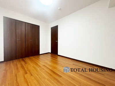 【洋室】 | セザール札幌 | 洋室　約6.0帖
心と体をゆったりと安らげる洋室。お部屋のゆとりが大きい分だけ、暮らしの安らぎは深まります。