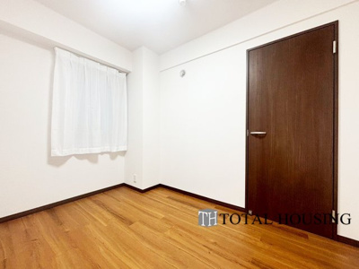 【その他】 | セザール札幌 | 納戸　約3.8帖
充分な広さがある為、作業部屋としても有効活用できます。