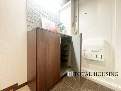 【玄関】 | セザール札幌 | 住まう人も来客も入った時にワクワクさせてくれるオシャレな玄関♪
収納もたっぷりあるので、靴がたくさんあっても安心！
気持ちの良い朝は、毎日ここからスタートしていきます♪