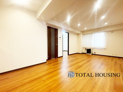 【居間・リビング】 | セザール札幌 | 南東向きに開いた窓からは、明るい陽射しが射し込みます。
爽やかな風が吹き抜ける心地良いリビングには、自然と家族が集まります。