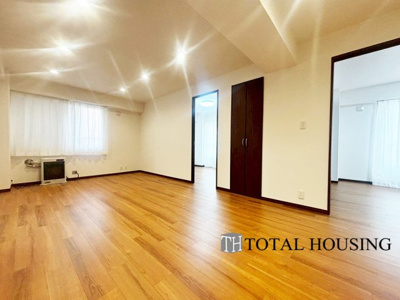 【居間・リビング】 | セザール札幌 | 室内にいても、たっぷりの陽光と爽やかな風を感じて頂ける、開放感あふれるリビングです。
ご家族と穏やかに過ごす、心地の良い時間が流れます。