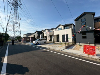 【前面道路含む現地写真】