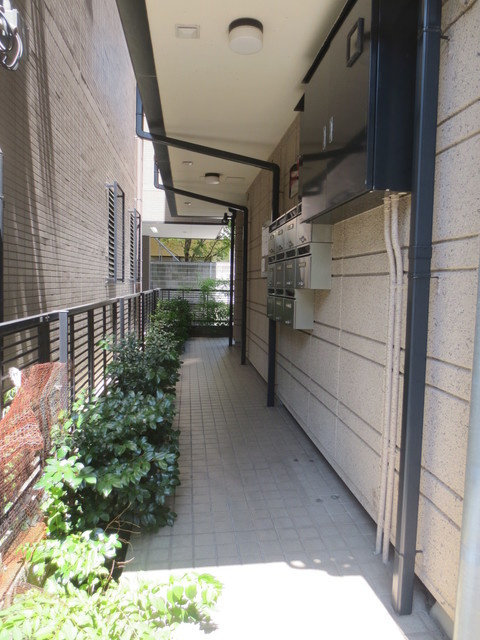 ホームカメリアのロビー|下町間溢れるエントランス内