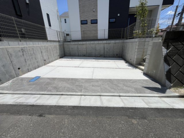 祝　成約済み　八王子市　北野台４丁目　新築戸建ての駐車場|～仲介手数料無料☆八王子ひなた不動産～　八王子市北野台　新築戸建て