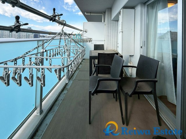 パレステージ茅ヶ崎Ⅱのバルコニー|たくさん洗濯物が干せるつづきバルコニー！