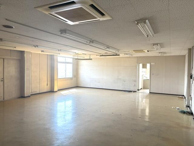 イマス住吉浜町倉庫の内装